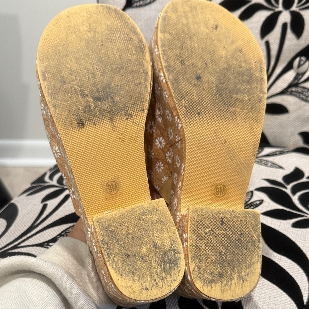 BEACH Daisy Embellished Tan Platform Mules - Picture 6 of 6